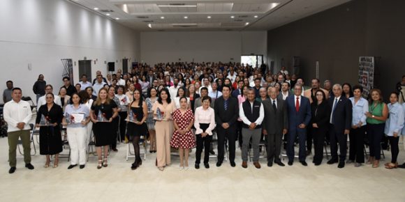 BUAP distingue a 15 docentes destacadas; Lilia Cedillo recibe reconocimiento especial