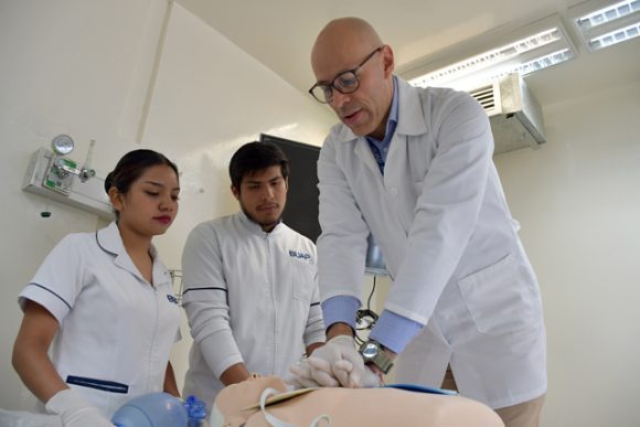 Facultad de Enfermería obtiene certificación internacional en RCP y atención cardiovascular avanzada