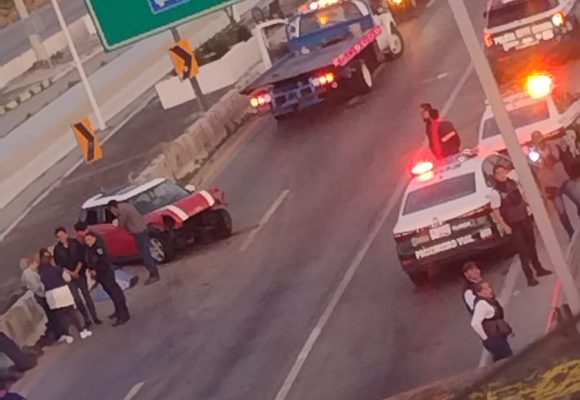 Choque en Periférico Ecológico deja una mujer muerta y tres heridos