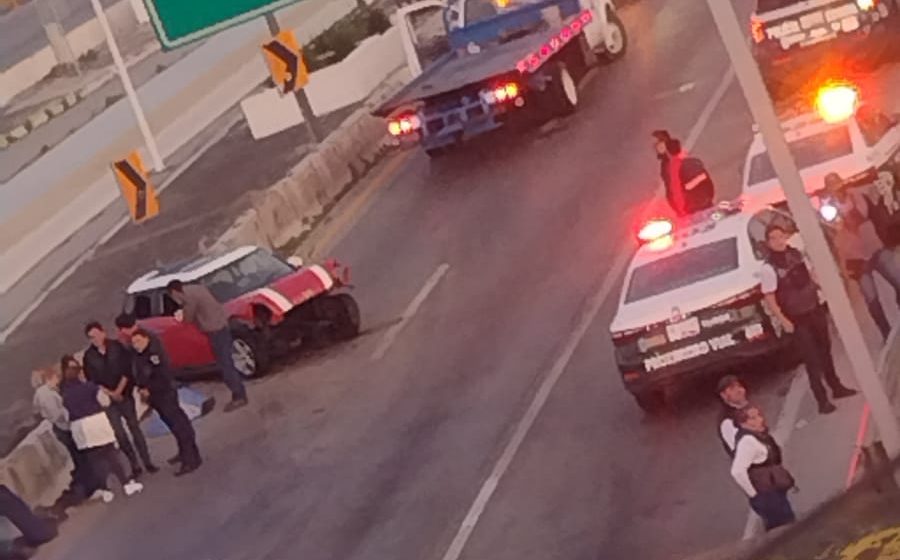 Choque en Periférico Ecológico deja una mujer muerta y tres heridos