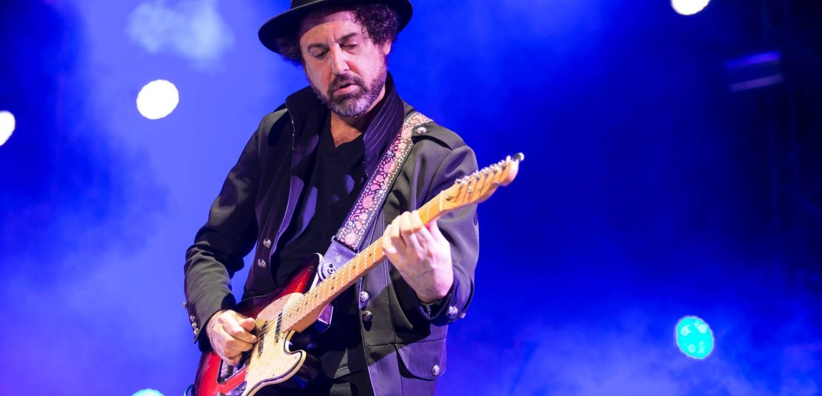 Alejandro Marcovich Alejandro Marcovich, exguitarrista de Caifanes, está en coma tras sufrir un derrame cerebral