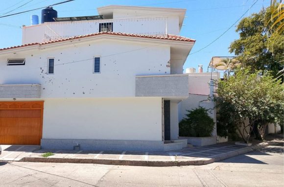 Atacan a balazos antigua casa de Rubén Rocha Moya en Culiacán; esta deshabitada