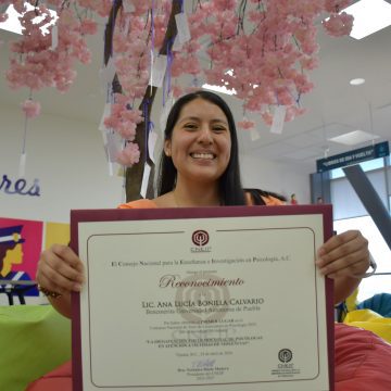 Egresada de la BUAP gana concurso nacional de tesis en Psicología 2025