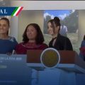 Sheinbaum entrega boletos para el Mundial 2026 a ganadoras de concurso de dominadas