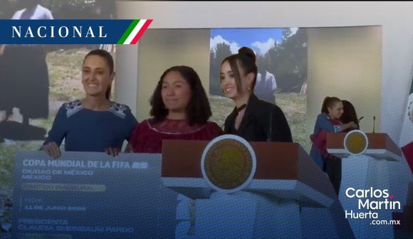 Sheinbaum entrega boletos para el Mundial 2026 a ganadoras de concurso de dominadas