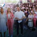 Con amor y cariño SEDIF consiente a 2 mil madres en Acatzingo