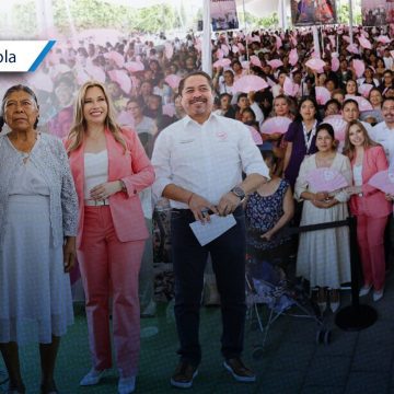 Con amor y cariño SEDIF consiente a 2 mil madres en Acatzingo