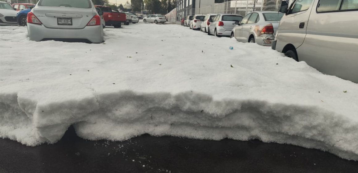 Alerta en complejos deportivos de Puebla: Fuerte granizada colapsa accesos