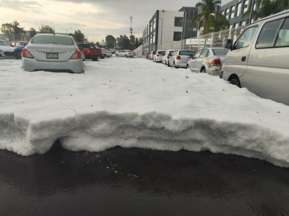 Alerta en complejos deportivos de Puebla: Fuerte granizada colapsa accesos