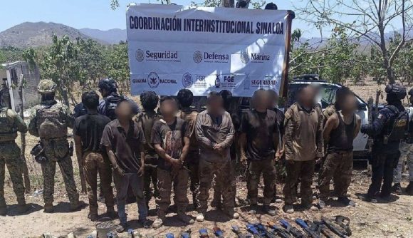 Detienen a 13 presuntos integrantes de Los Chapitos en Sinaloa