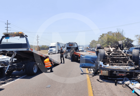 Tragedia en la Puebla-Orizaba: Un muerto y cuatro heridos tras volcadura en Palmar de Bravo