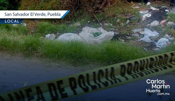 Hallan cuerpo encobijado en límites de Texmelucan y El Verde