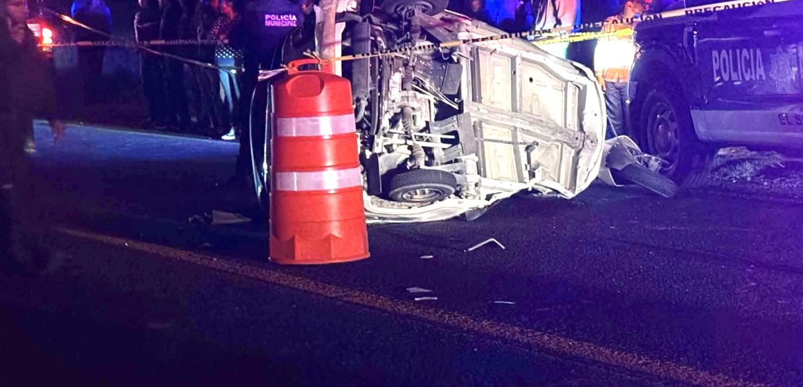 Mueren conductor de mototaxi y pasajera tras volcadura en San Salvador El Seco