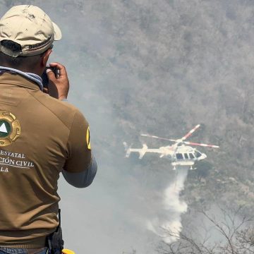 Mantienen combate de incendio forestal en Cohetzala