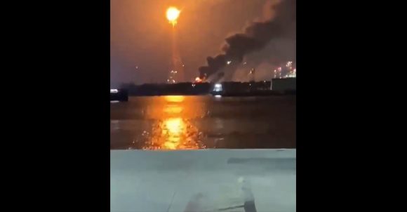 Reportan incendio en la refinería Olmeca de Dos Bocas, Tabasco