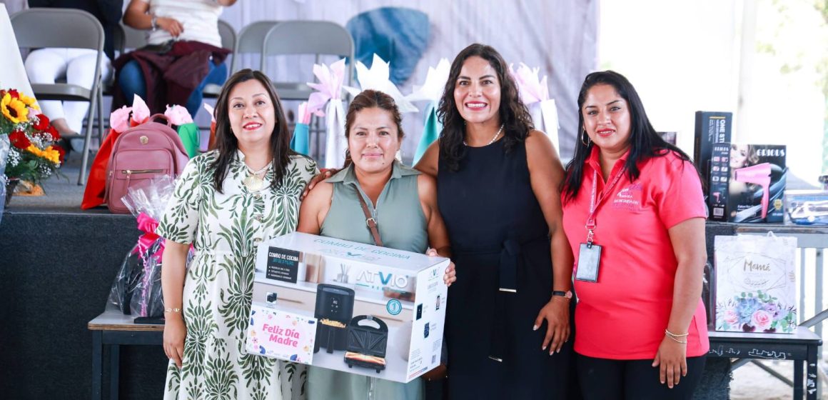 Lupita Cuautle - Día de las Madres Lupita Cuautle reconoce a madres en San Andrés Cholula