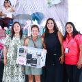 Lupita Cuautle reconoce a madres en San Andrés Cholula