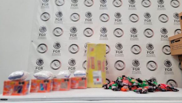 Aseguran 2 kilos de metanfetamina ocultos en cajas de dulces en Michoacán