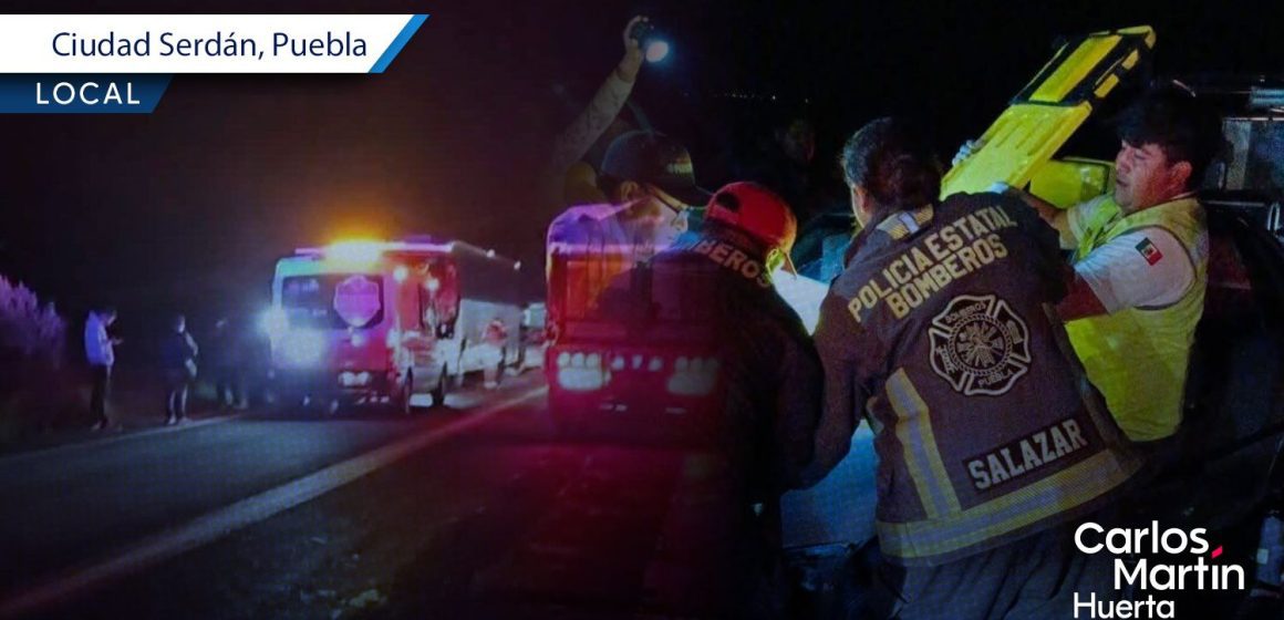 Choca contra autobús averiado y mueren ambos conductores en Ciudad Serdán