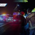 Choca contra autobús averiado y mueren ambos conductores en Ciudad Serdán