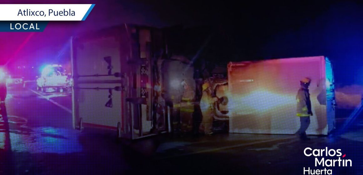 Tragedia en la Siglo XXI: Conductor muere tras chocar e incendiarse su camioneta en Atlixco