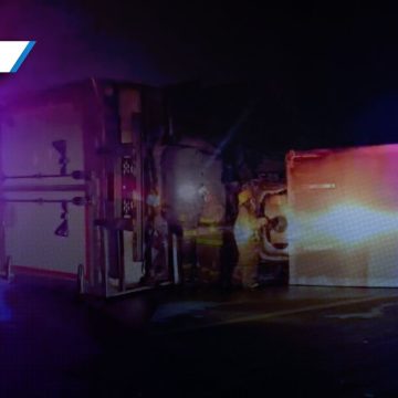 Tragedia en la Siglo XXI: Conductor muere tras chocar e incendiarse su camioneta en Atlixco