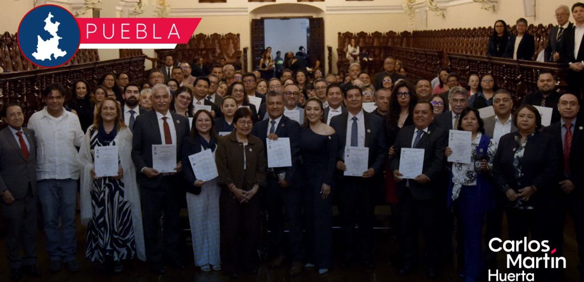 Rectora Lilia Cedillo reconoce a la primera generación de directivos y secretarios de la BUAP