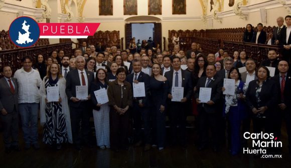 Rectora Lilia Cedillo reconoce a la primera generación de directivos y secretarios de la BUAP