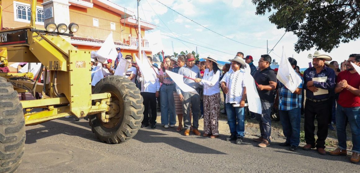 Ariadna Ayala inicia histórica rehabilitación de la carretera Puente Colorado en Atlixco