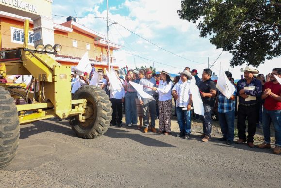 Ariadna Ayala inicia histórica rehabilitación de la carretera Puente Colorado en Atlixco