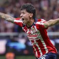Chivas a semifinales con doblete de Santiago Sandoval