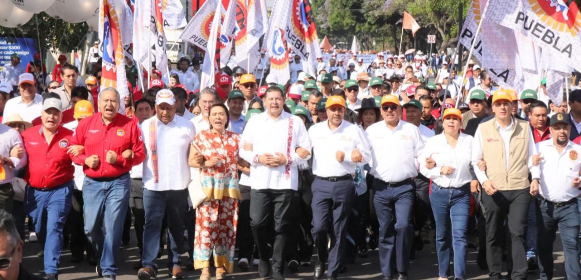 Puebla impulsa desarrollo con soberanía, derechos laborales y crecimiento económico: Armenta marcha con trabajadores