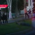 Choque termina en persecución y golpiza frente a Galerías Serdán
