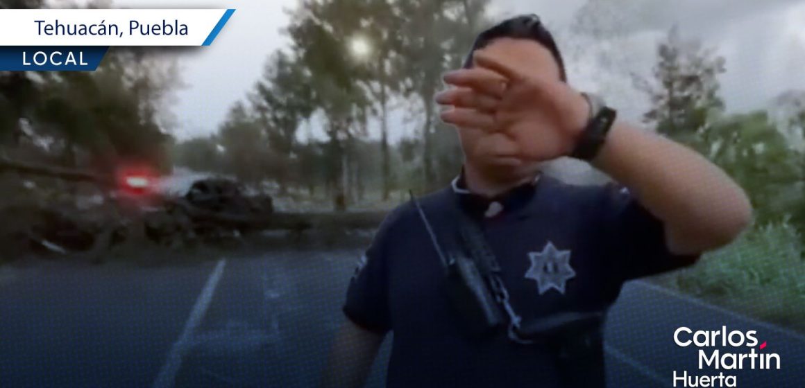 Policías golpean y detienen a reportero por grabar árbol caído en Tehuacán