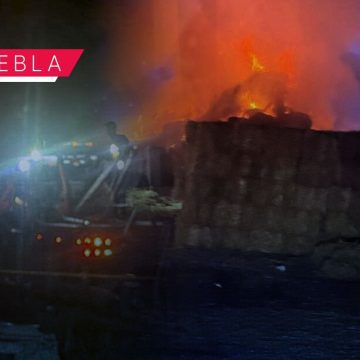 Choque e incendio de tractocamiones en la Autopista Puebla-Orizaba