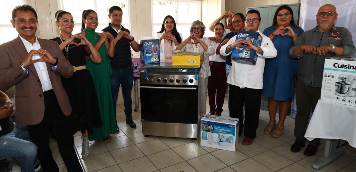Tonantzin Fernández impulsa la educación en San Pedro Cholula con apoyo de Alejandro Armenta y Ceci Arellano