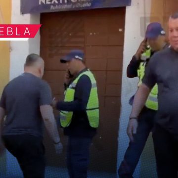 Hombre agrede a supervisores de movilidad en el Centro Histórico de Puebla