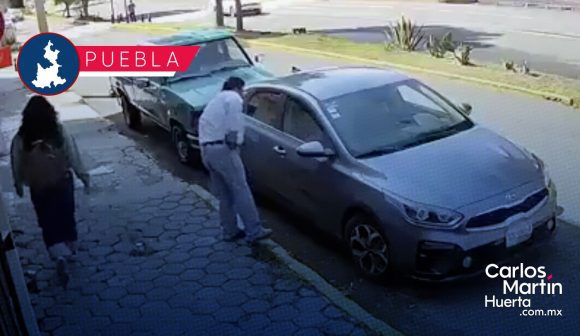 Hombre raya coche a estudiante de la BUAP por estacionarse frente a su negocio