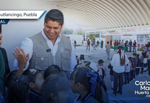 Omar Muñoz entrega barda perimetral en el preescolar Carmen Serdán