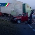 Camioneta termina partida a la mitad tras accidente en la Cuacnopalan-Oaxaca