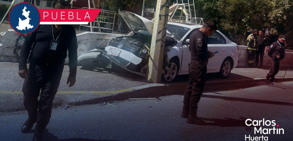 Vehículo termina incrustado sobre la 11 Sur tras distracción de conductora