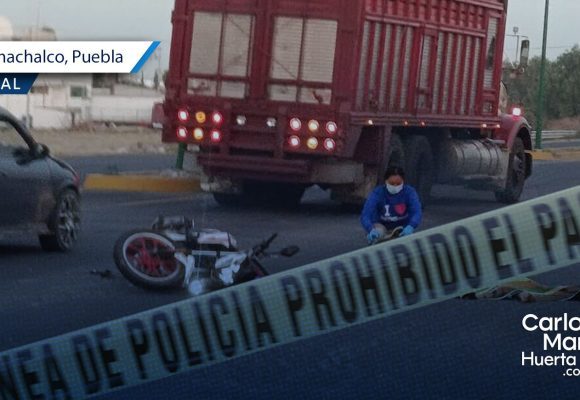 Mujer muere tras accidentarse en motocicleta en Tecamachalco; no traía casco