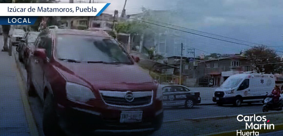 Rescatan a bebé tras permanecer dos horas encerrado en un vehículo en Izúcar de Matamoros
