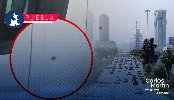 ¡ALERTA! Camioneta recibe balazo en la Vía Atlixcáyotl