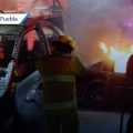 Vehículo termina en llamas tras falla mecánica en Cuautlancingo