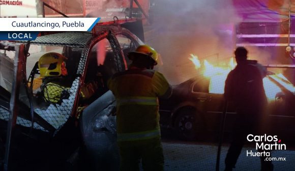 Vehículo termina en llamas tras falla mecánica en Cuautlancingo
