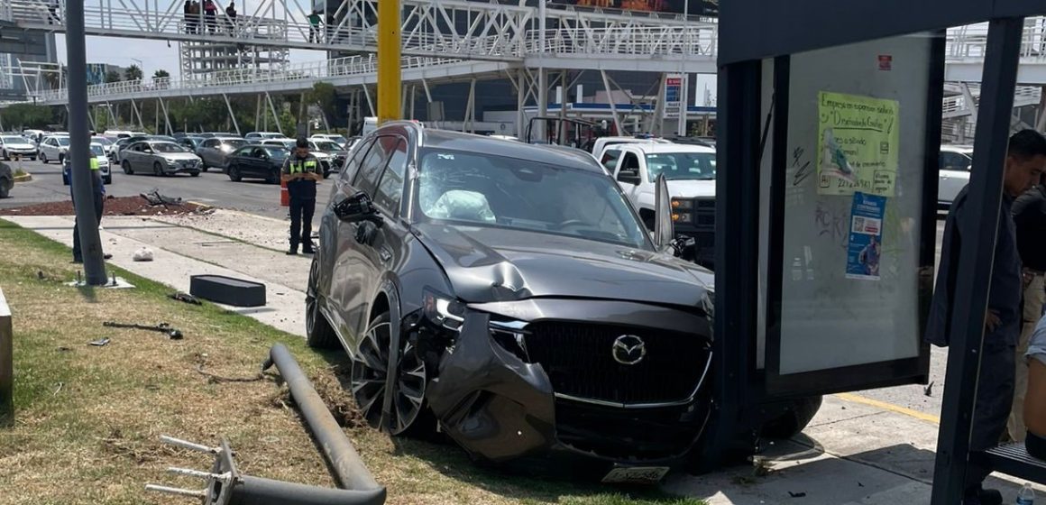 Choque en Atlixcáyotl por exceso de velocidad deja tres personas lesionadas
