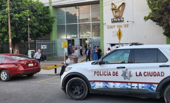 Balean a joven en Amalucan tras intentar vender su motocicleta frente a la Clínica 55 del IMSS