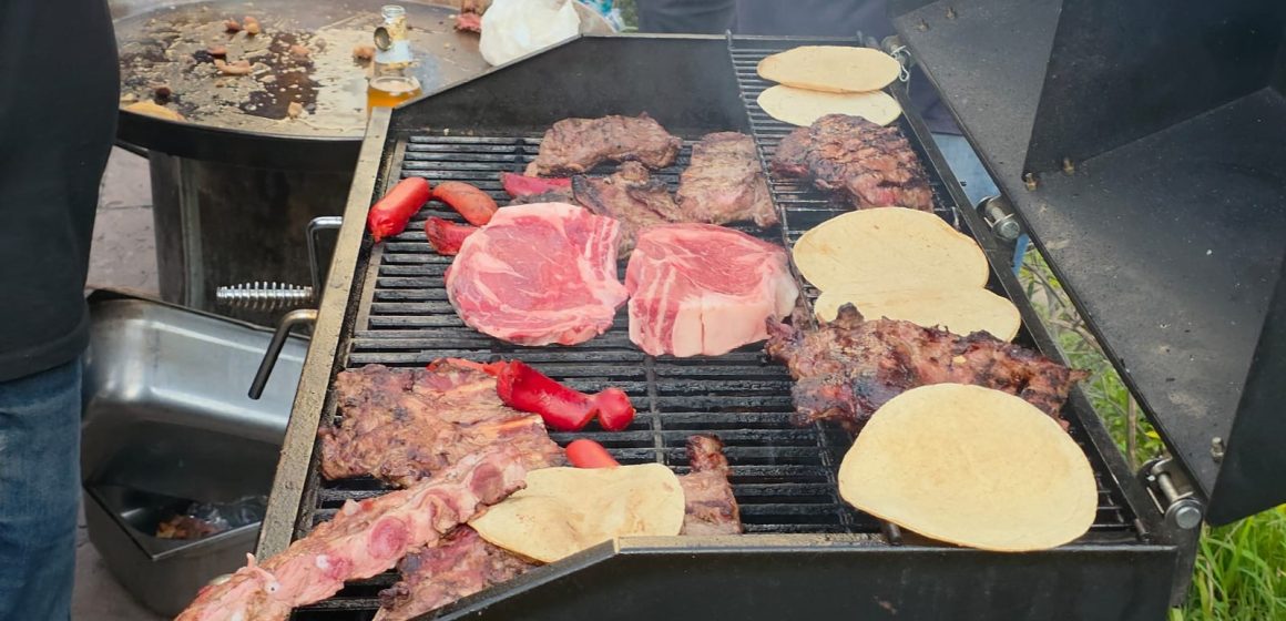 ¡A fuego lento! Culiacán celebra con “Carnita Asada” la salida de Rocha Moya