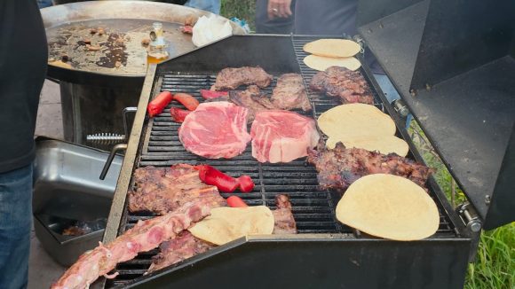 ¡A fuego lento! Culiacán celebra con “Carnita Asada” la salida de Rocha Moya